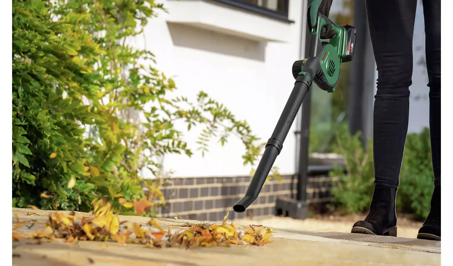 Bosch Cordless Leaf Blower - 18V - Image 4